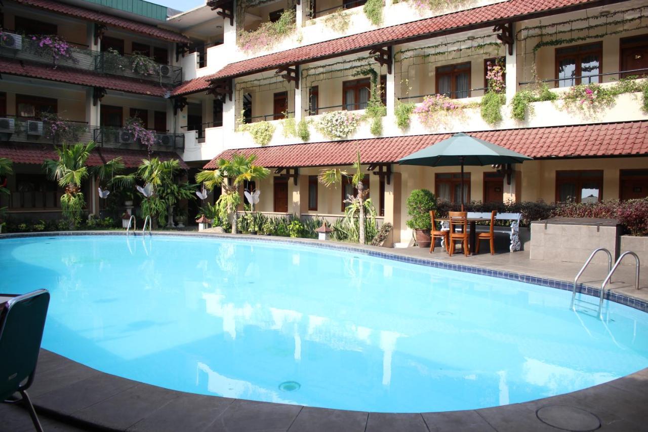 Cakra Kembang Hotel Kejayan Exterior photo