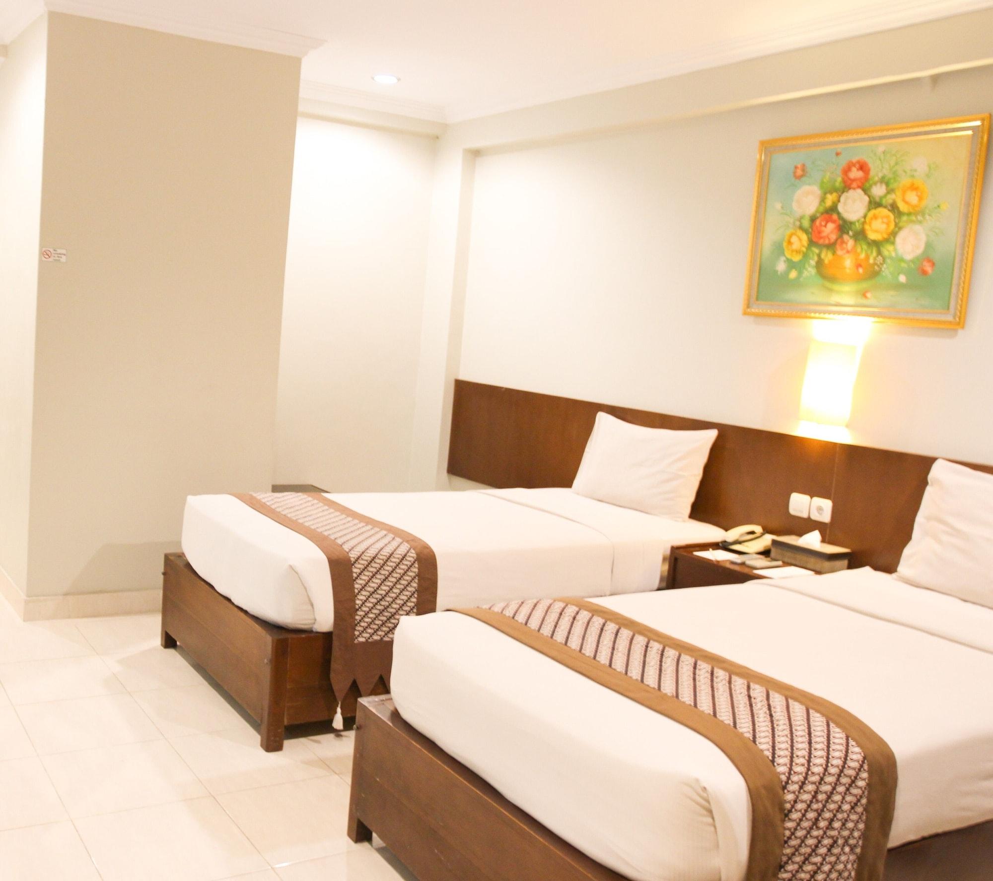 Cakra Kembang Hotel Kejayan Exterior photo