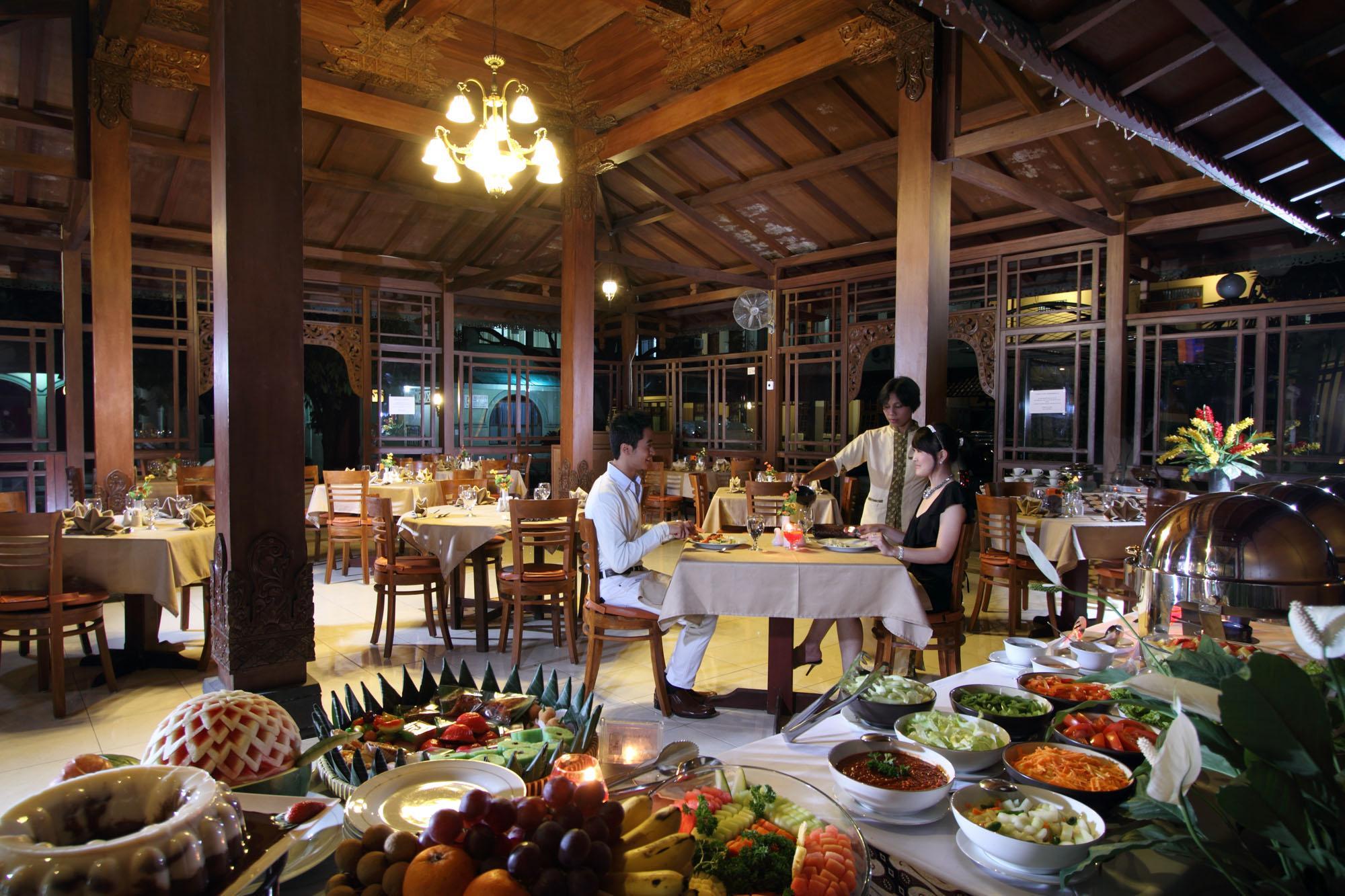 Cakra Kembang Hotel Kejayan Exterior photo
