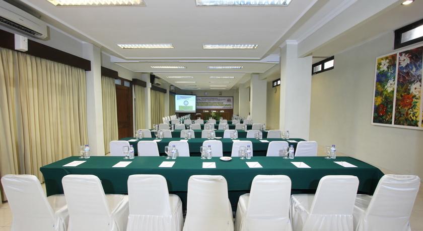 Cakra Kembang Hotel Kejayan Exterior photo