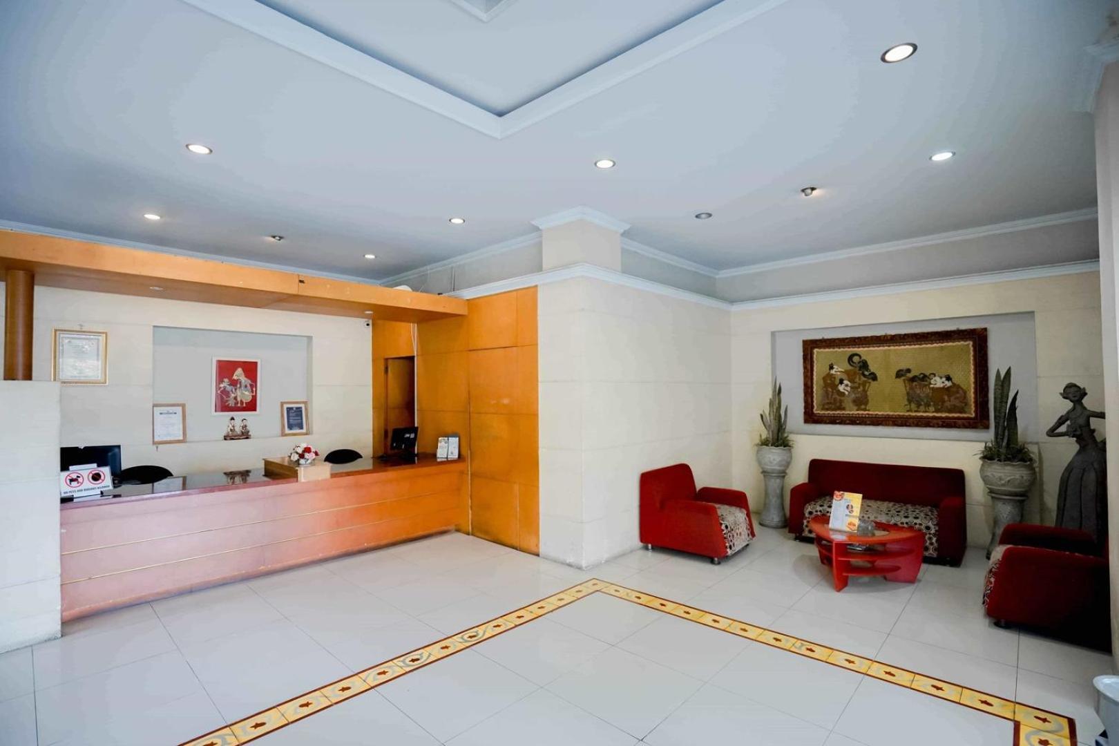 Cakra Kembang Hotel Kejayan Exterior photo
