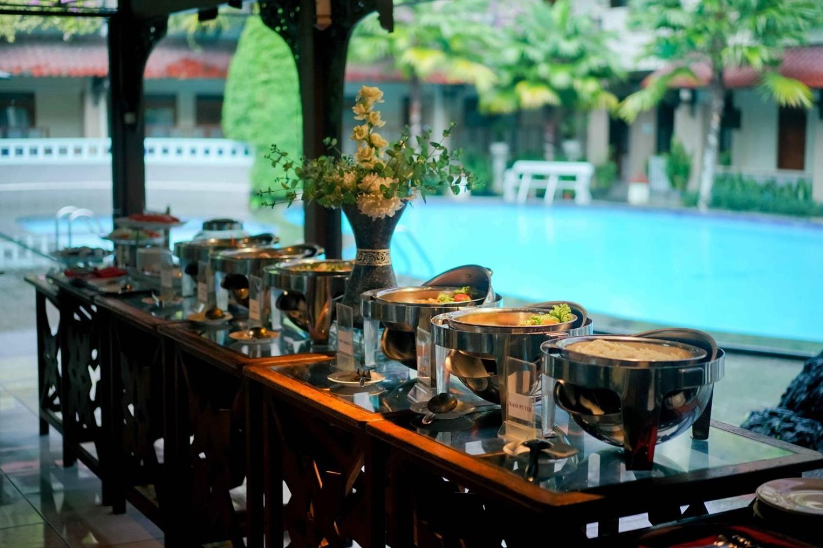 Cakra Kembang Hotel Kejayan Exterior photo
