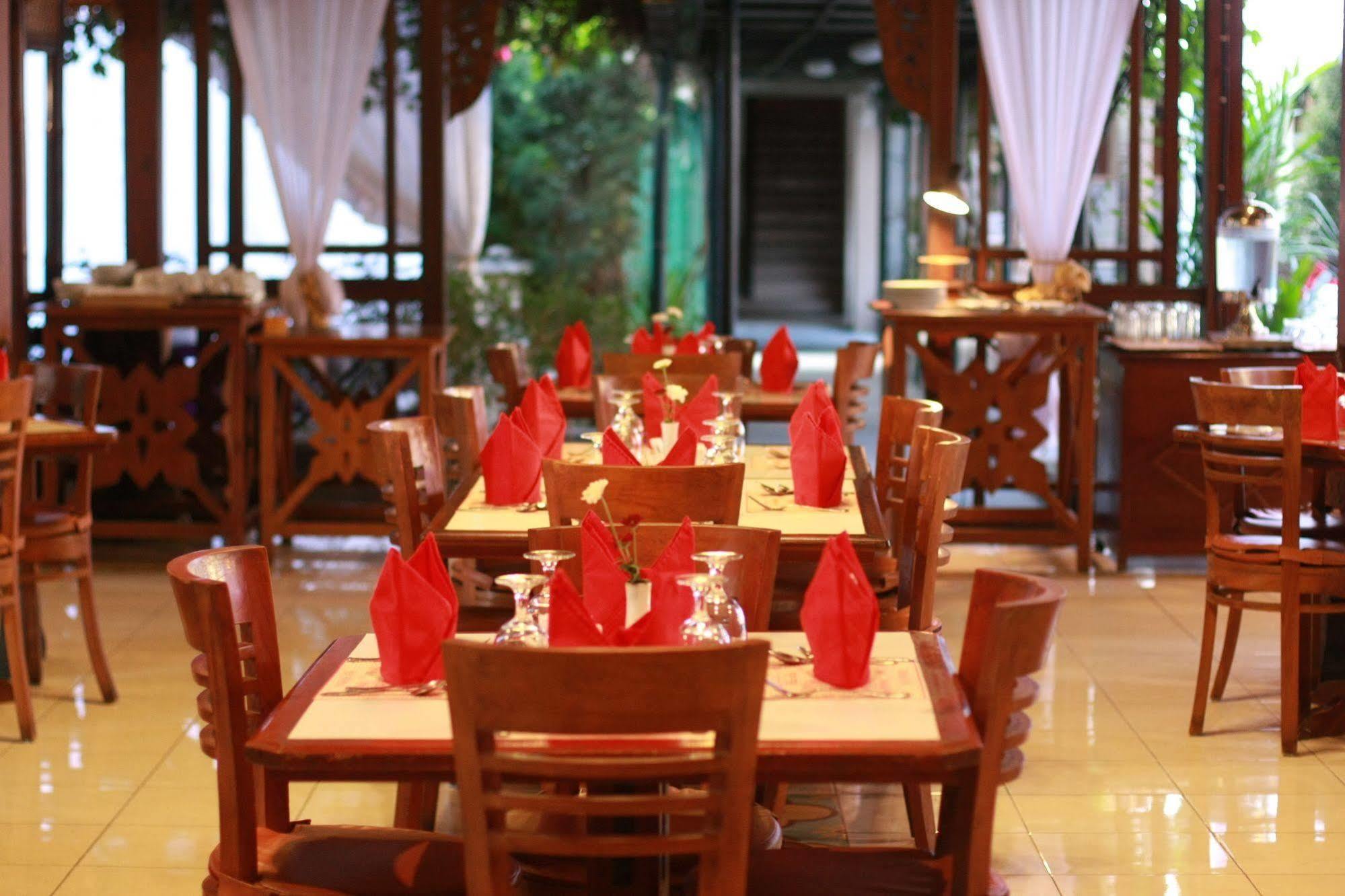 Cakra Kembang Hotel Kejayan Exterior photo