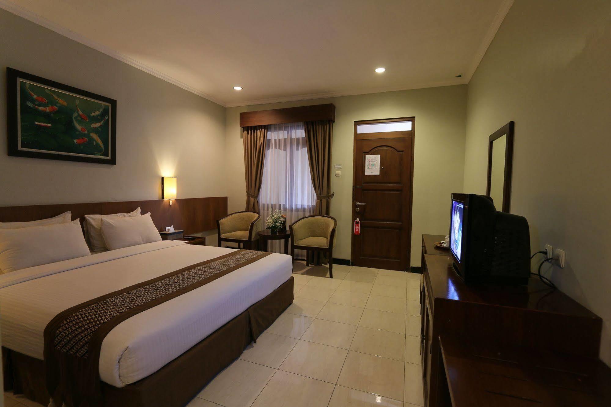 Cakra Kembang Hotel Kejayan Exterior photo